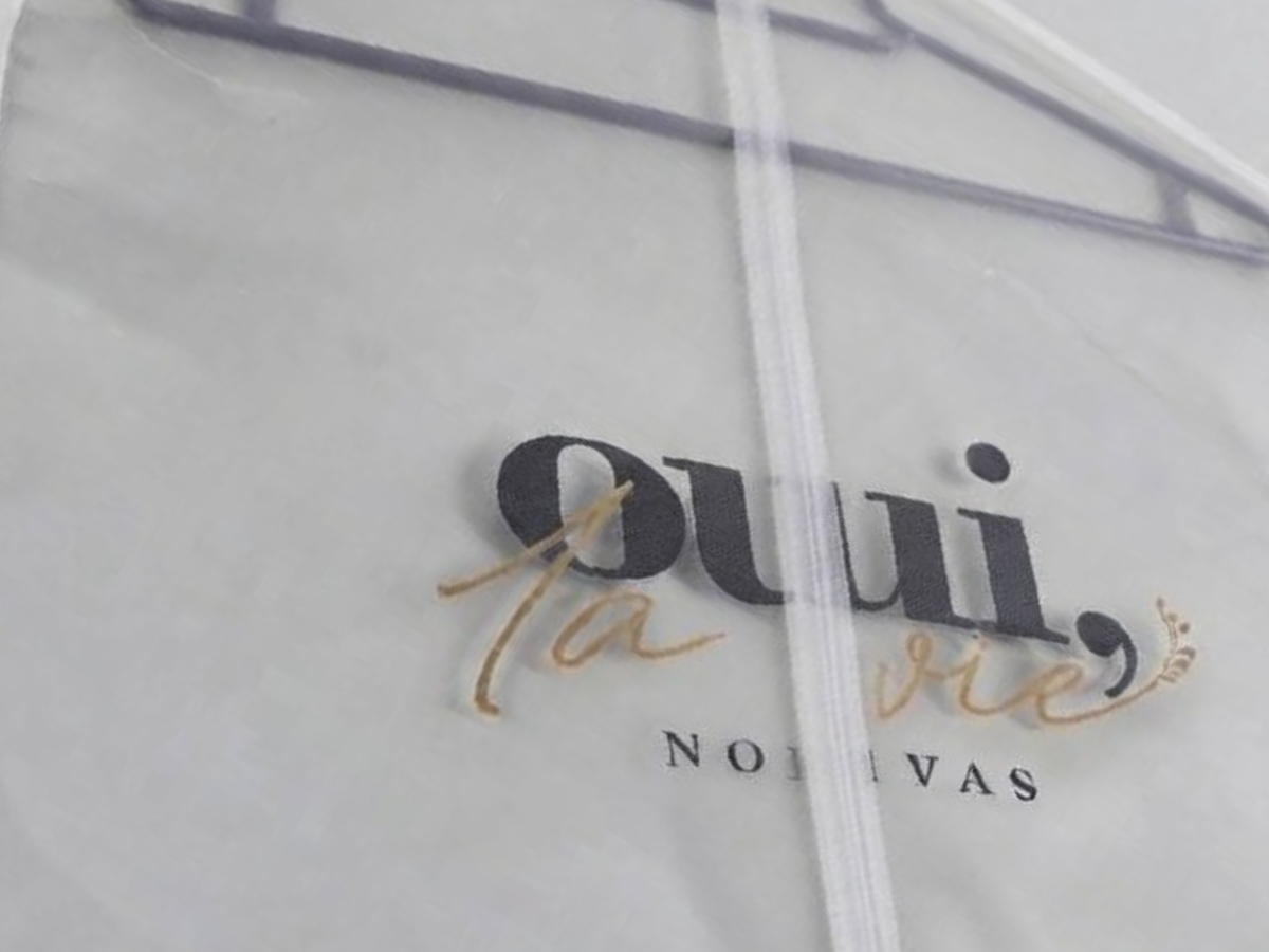 Capa Garbo — Vestido em PVC transparente